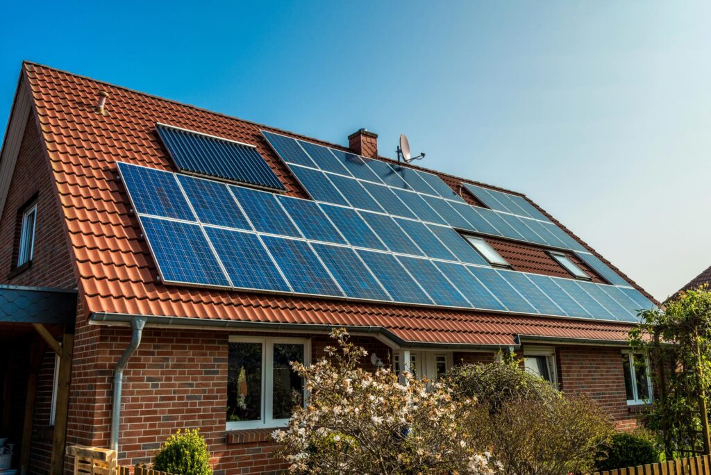 Zonnepanelen op puntdak