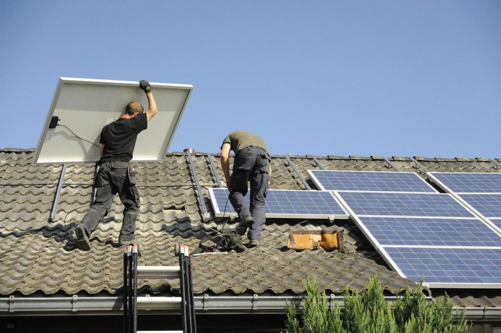 Zonnepanelen installatie op huis